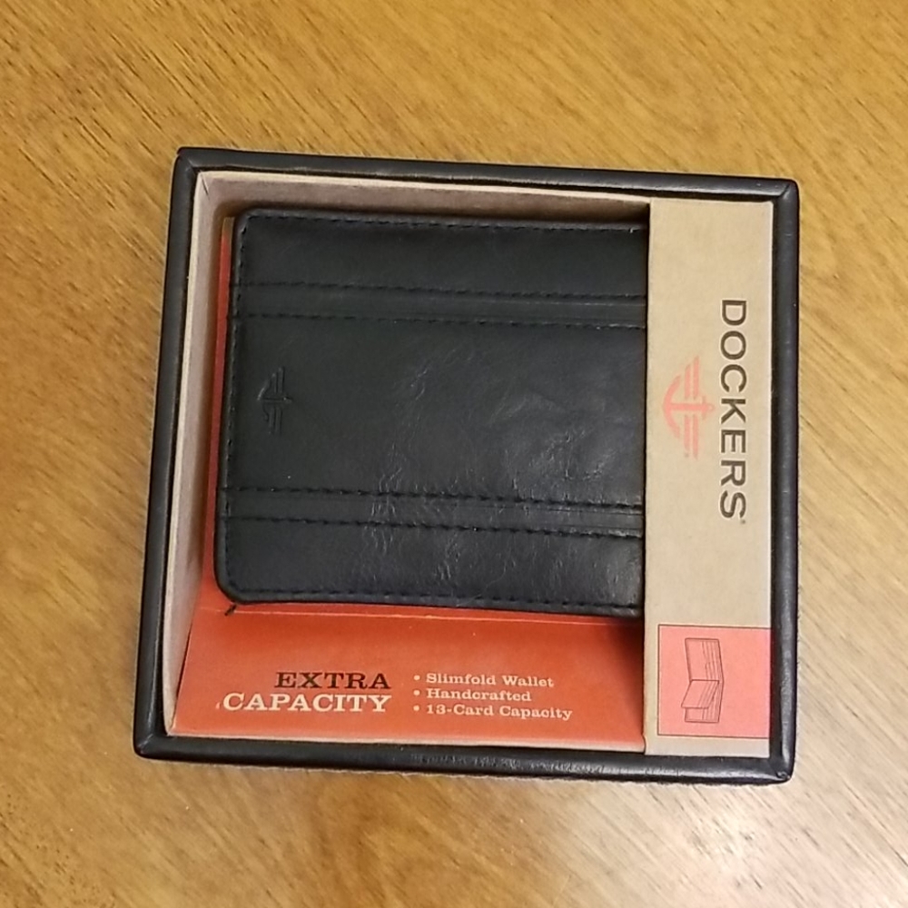 NIB Dockers Black Leather Wallet